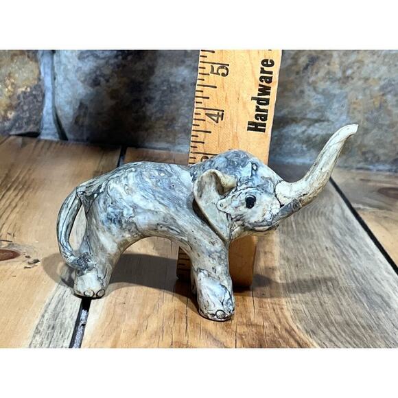 Marble effect small Elephant sculpture/figurine. Grey/Cream color. African. - Picture 8 of 8